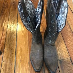 Gorgeous man made lordeo boots
